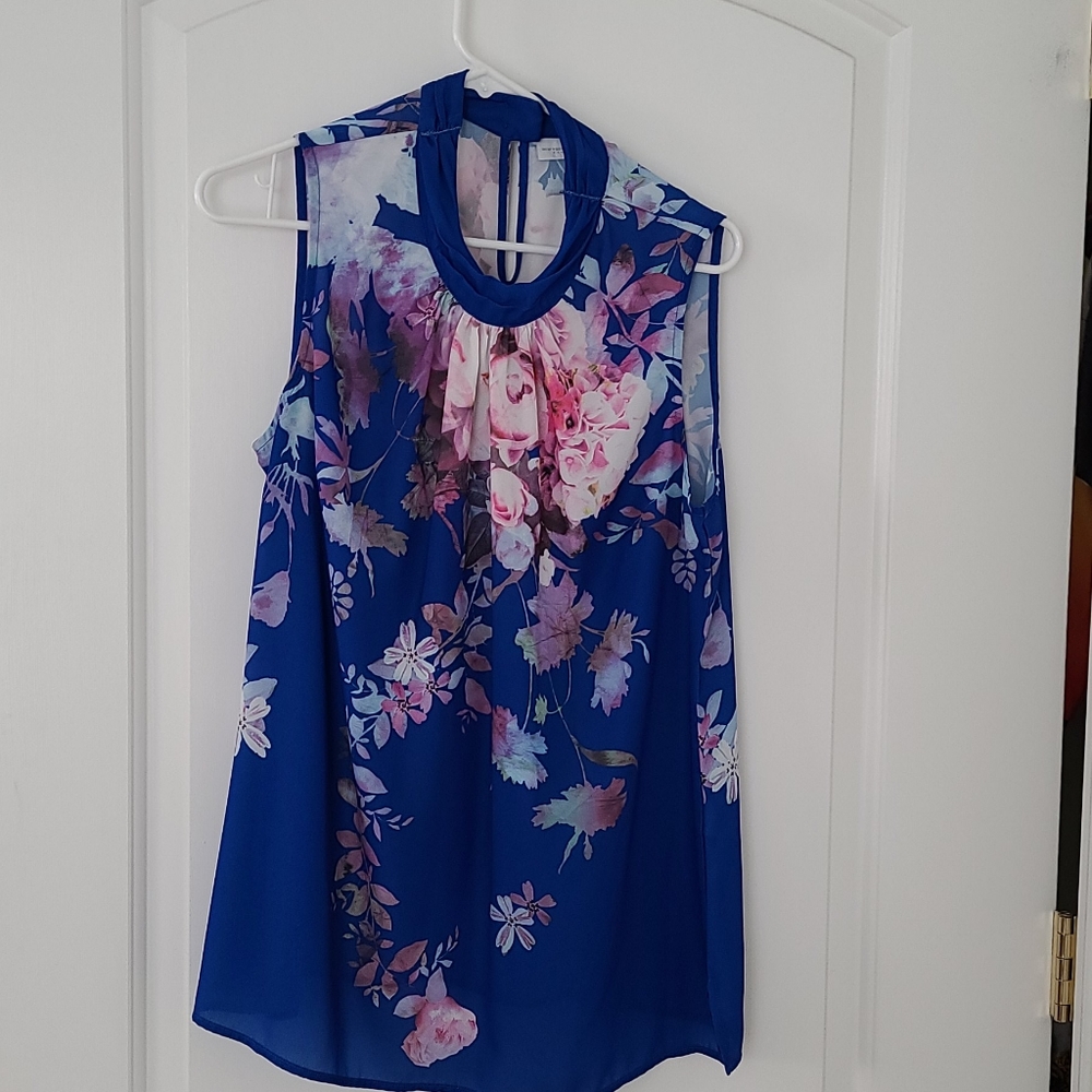 Never worn NY and company sleeveless blouse
